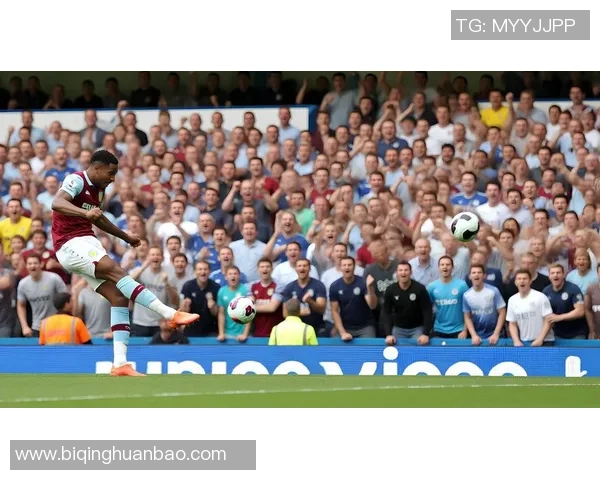 从球场到卡册感受绿茵激情与收藏魅力的足球星卡之旅 从球场到卡册感受绿茵激情与收藏魅力的足球星卡之旅