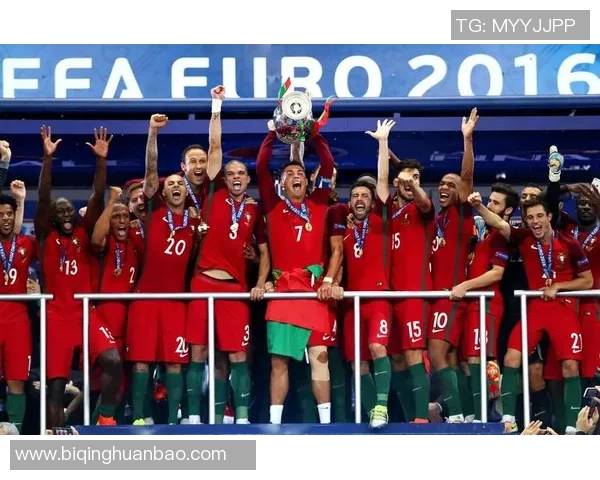 足球星辉拼图壁纸展现世界足坛巨星风采与荣耀的精彩瞬间