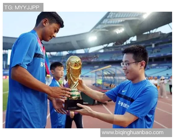 双子足球星耀世 燃情赛场展现兄弟情与竞技魅力 双子足球星耀世 燃情赛场展现兄弟情与竞技魅力